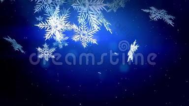 闪亮的3d雪花在蓝色<strong>背景</strong>下在空中飞舞。 用作圣诞节、<strong>新年贺卡</strong>或冬季环境的动画
